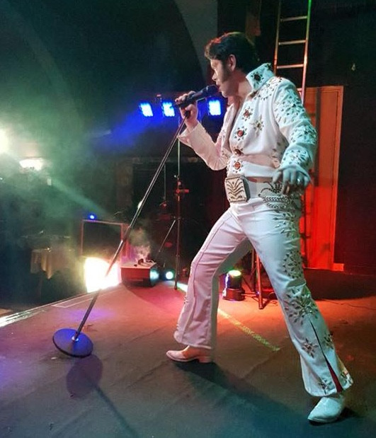 Rob Hewes as Elvis promotional photo